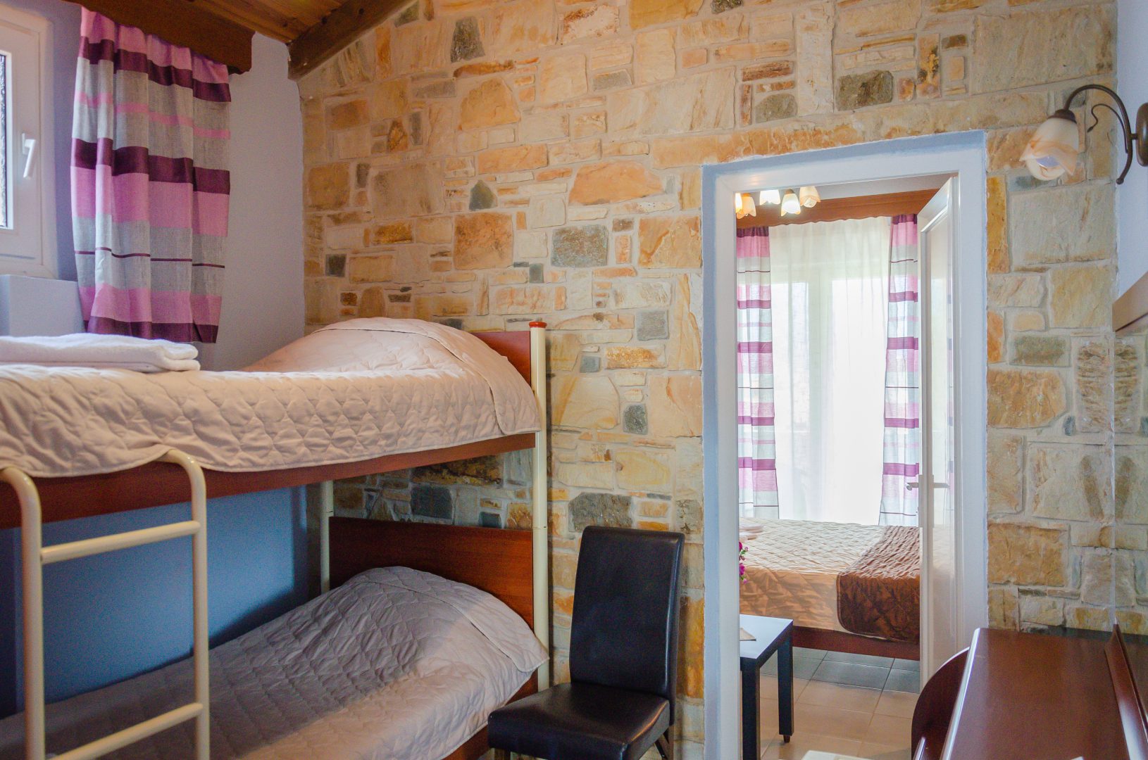 Ellas Hotel - kreveti na sprat.jpg