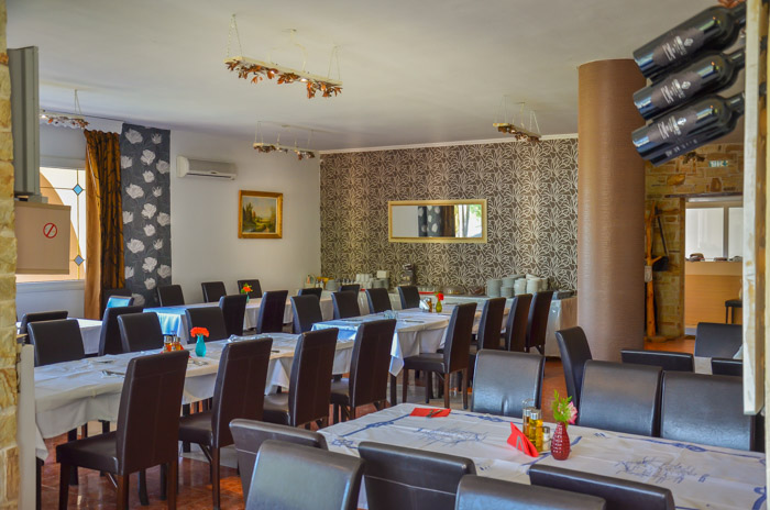 Ellas Hotel - restoran.jpg