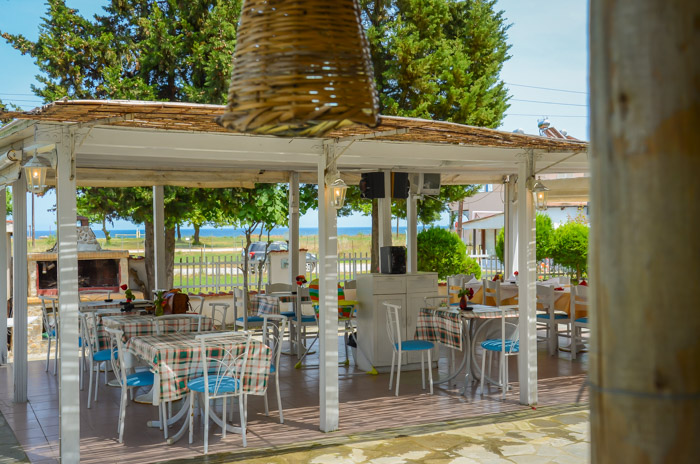 Ellas Hotel - restoranska bašta.jpg
