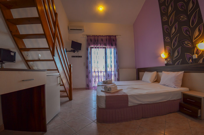 Ellas Hotel - stepenište.jpg