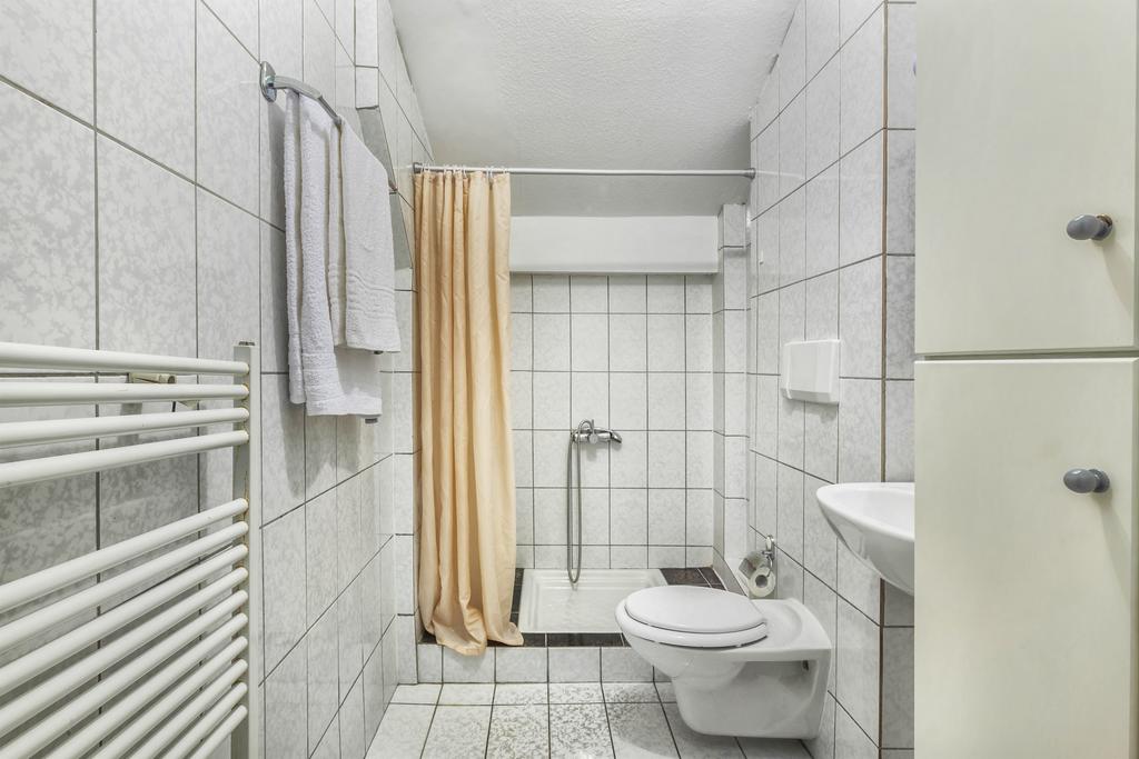 Hotel Amfion bathroom.jpg