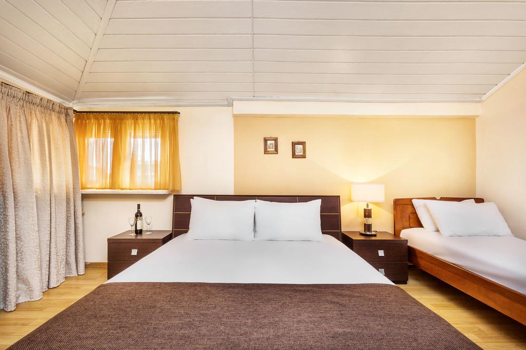 Hotel Amfion family room.jpg