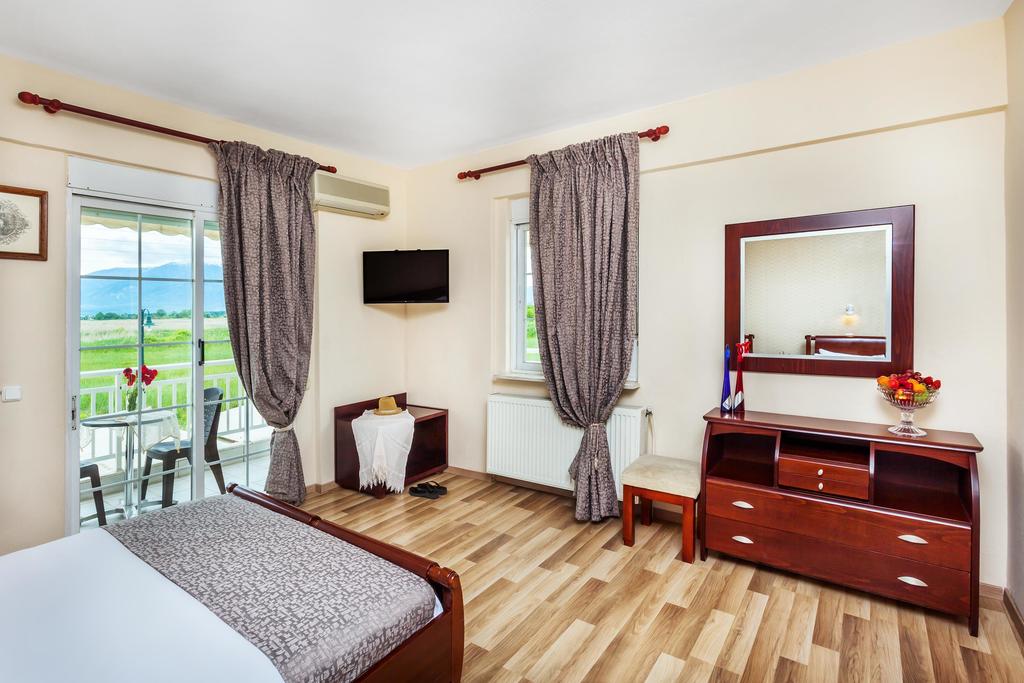 Hotel Amfion triple room 1.jpg