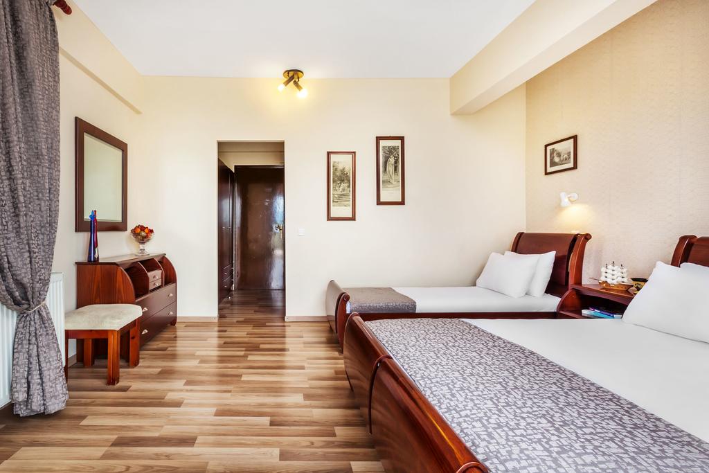 Hotel Amfion triple room 2.jpg