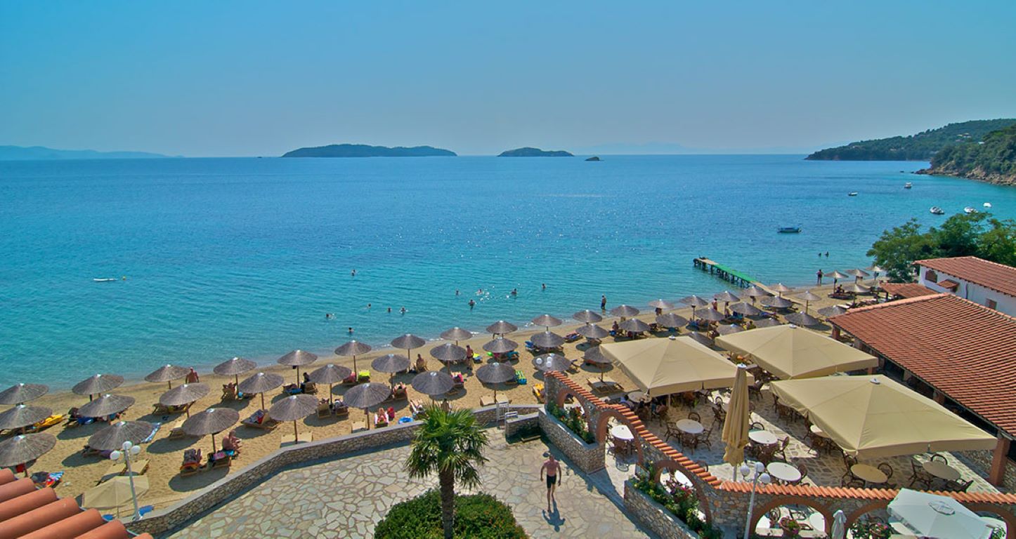 Esperides Beach Hotel-Plaza.jpg
