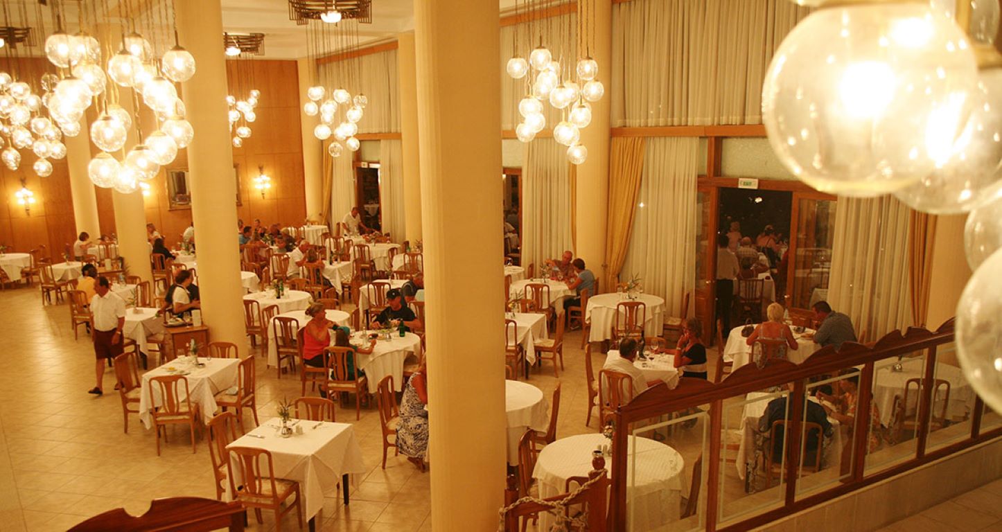 Esperides Beach Hotel-Restoran.jpg