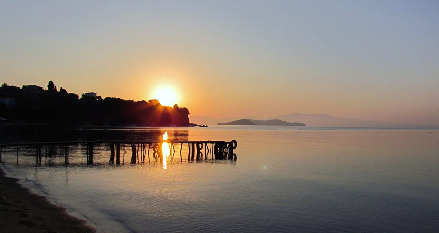 Esperides Beach-Pogled na Skijatos.jpg