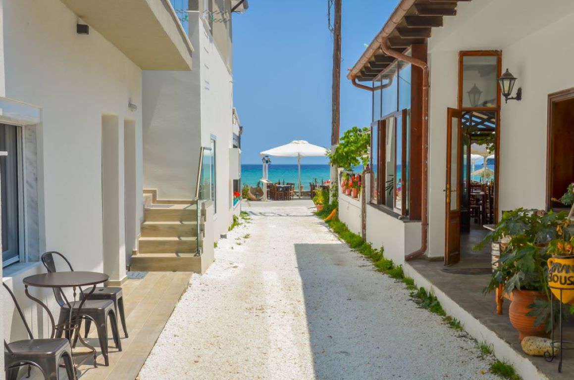 Ester Luxury Rooms Hotel-Prilaz plazi.jpg