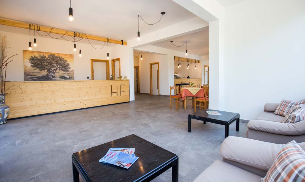 Filipos hotel - deo za sedenje u lobiju.jpg