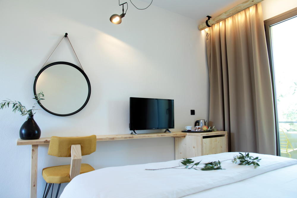 Filipos hotel - pogled na TV.jpg