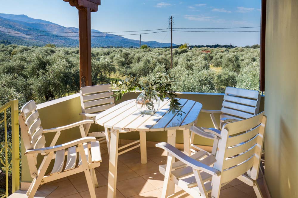 Filipos hotel - pogled sa opremljenog balkona.jpg