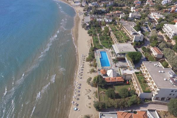 Golden Sand Hotel - izgled objekta iz vazduha.jpg