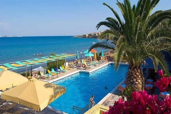 Golden Sand Hotel - pogled na bazen.jpg