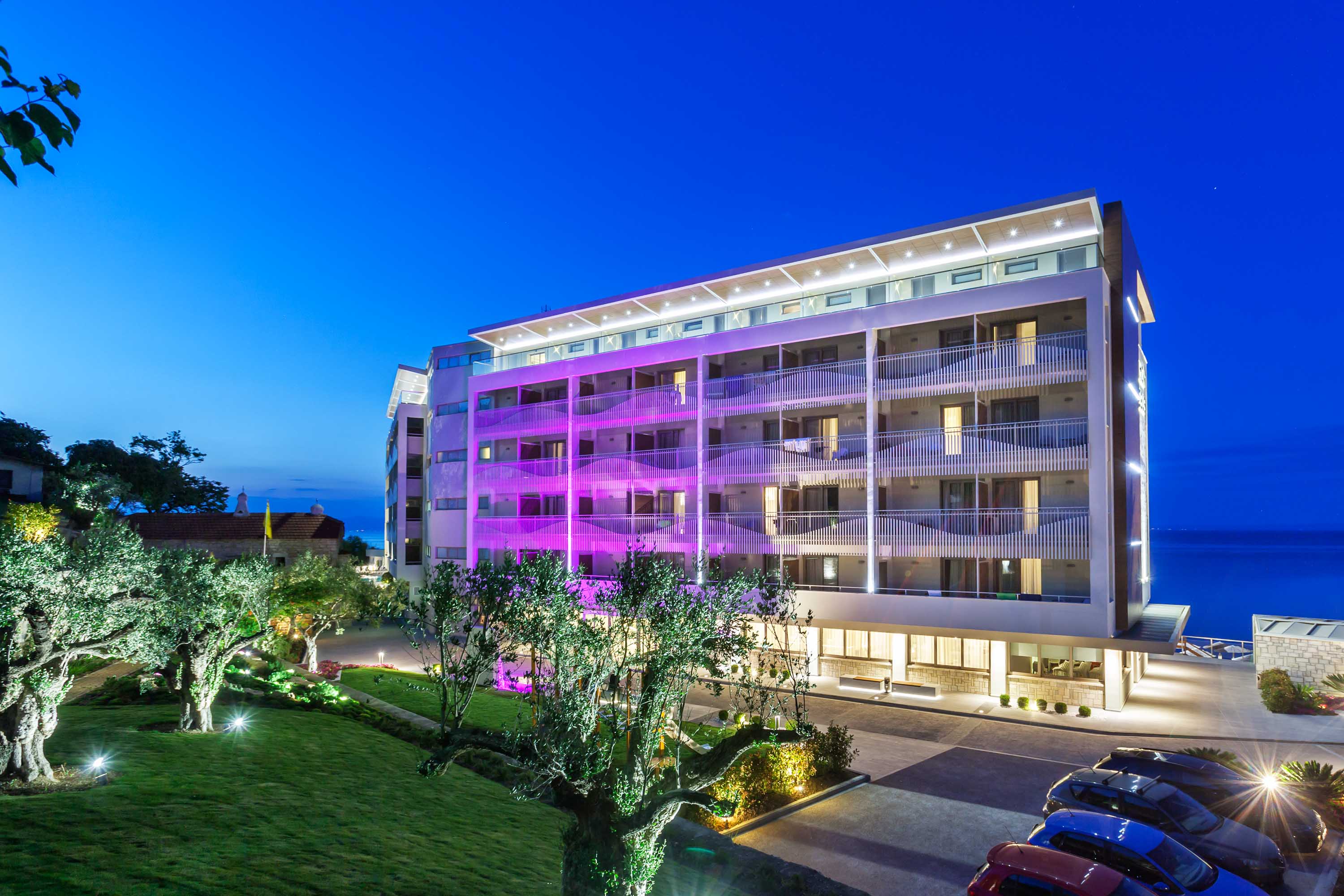 Amon Zeus hotel parking.jpg