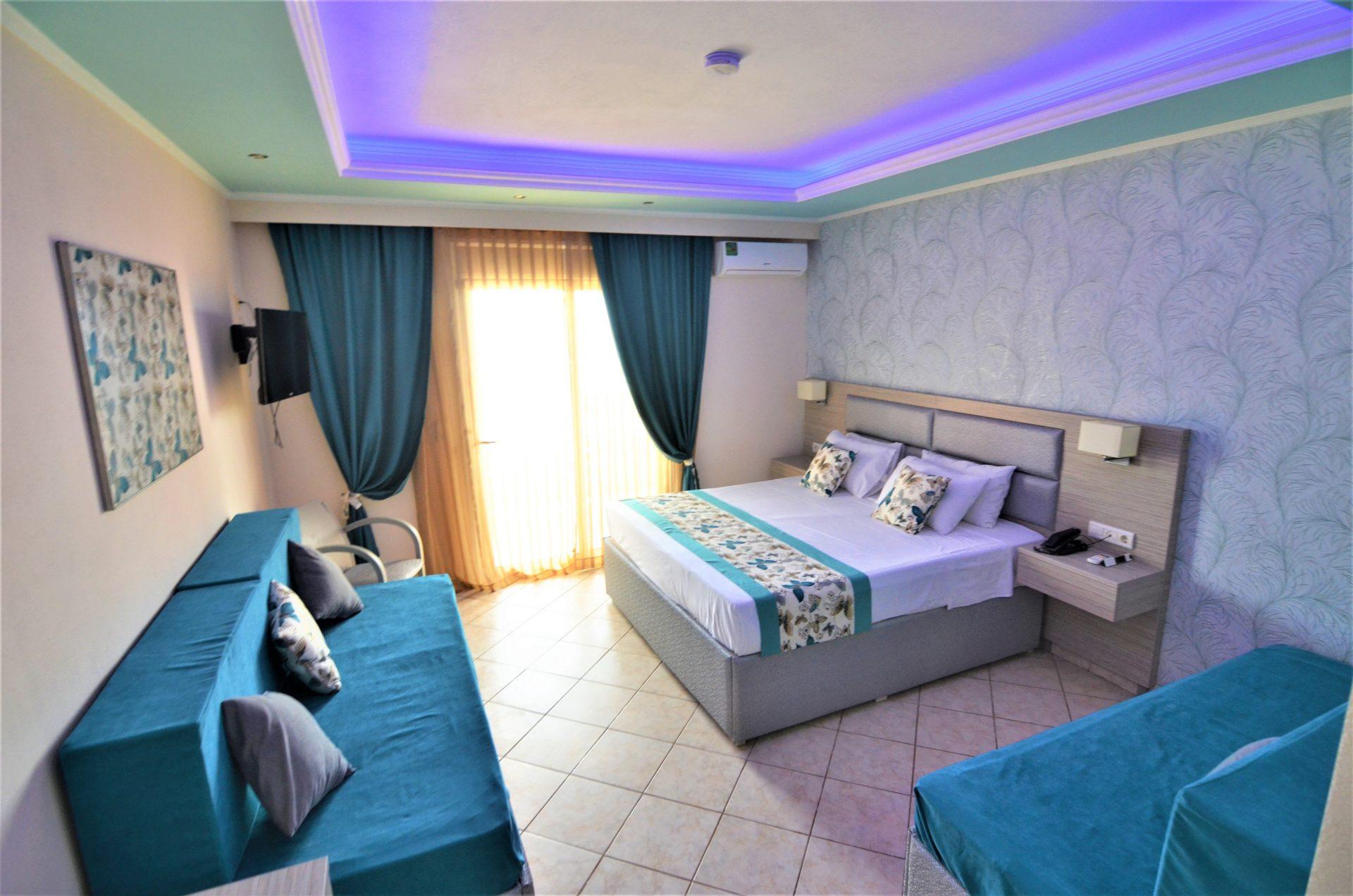 Grand Beach Hotel- pogled na sobu iz drugog ugla.jpg