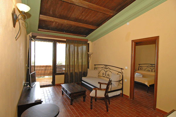 Kallisti Apart Hotel - deo za sedenje.jpg