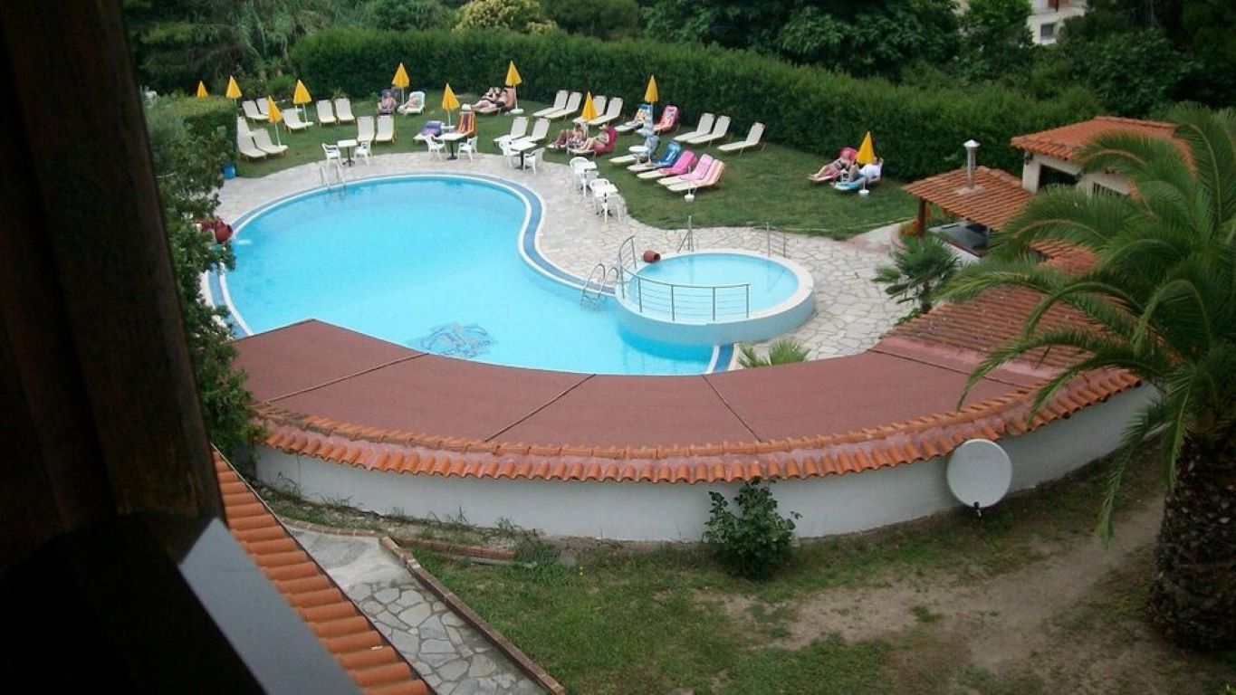 Hotel Kassandra Bay-Okruzenje bazena.jpg