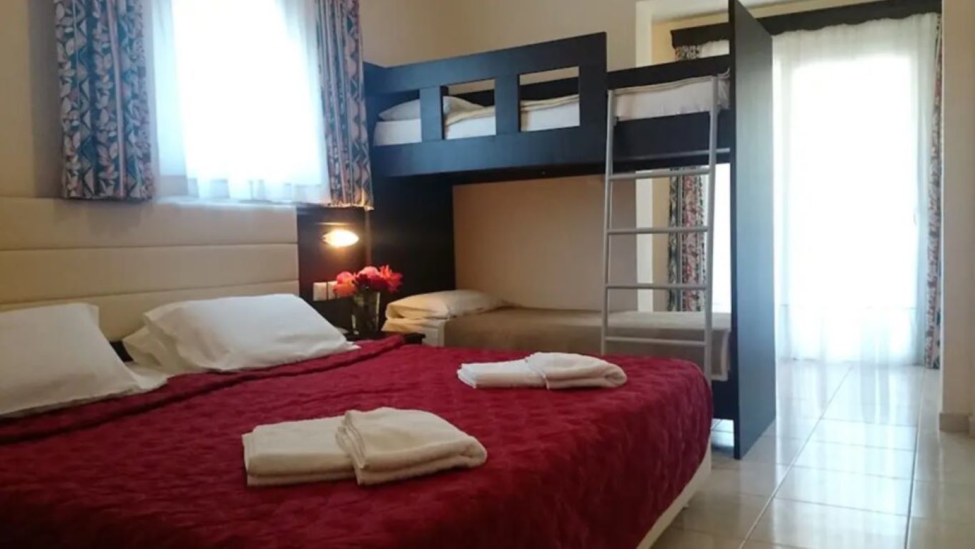 Kassandra Bay Hotel-Cetvorokrevetna soba.jpg