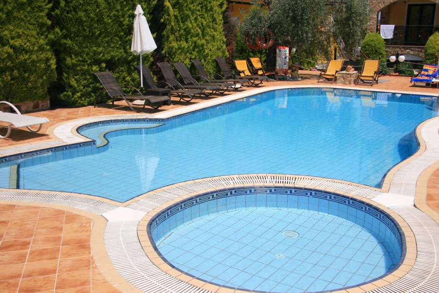 Kastro Apartments - bazeni.jpg