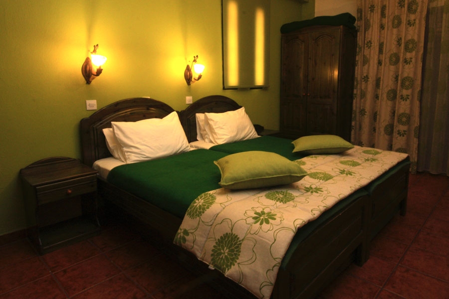 Kastro Apartments - francuski ležaj.jpg