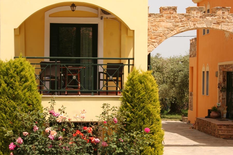 Kastro Apartments - pogled na balkon.jpg