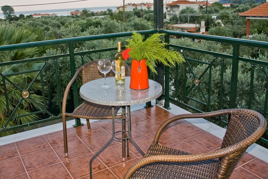 Kastro Apartments - pogled sa balkona.jpg