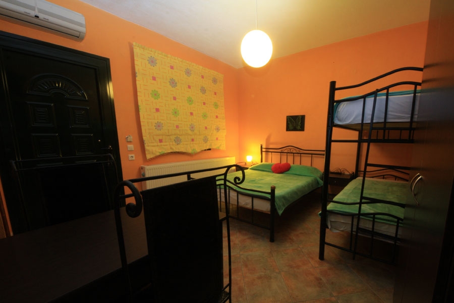 Kastro Apartments - soba pogled.jpg