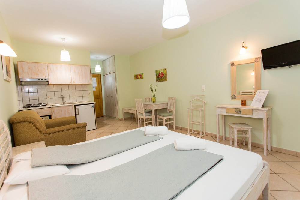 Hotel Achilleas double room 1.jpg