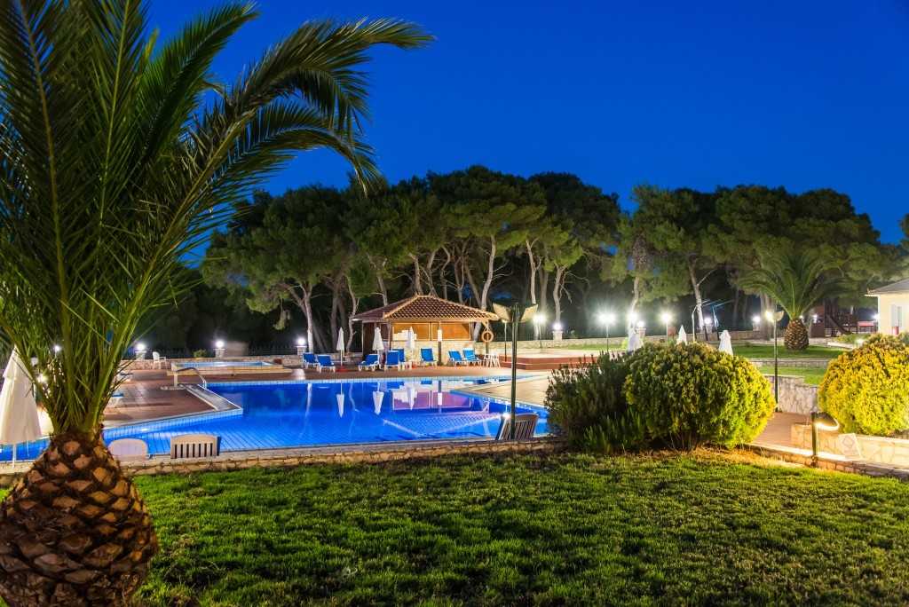 Keri Village _ SPA by Zante Plaza - basta sa bazenom.jpg
