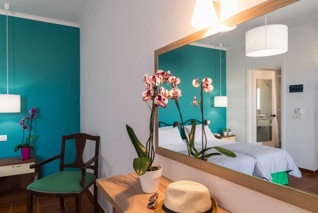 Keri Village _ SPA by Zante Plaza - ogledalo u sobi.jpg
