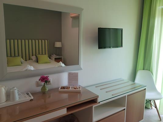 Korina Hotel - Skala Potamia - ogledalo.jpg