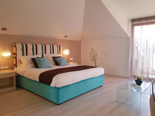 Korina Hotel - francuski ležaj.jpg