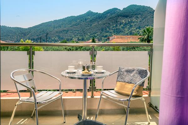 Korina Hotel - opremljeni balkon.jpg