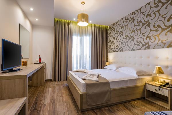 Lagaria Hotel and Suites - francuski krevet iz drugog ugla.jpg