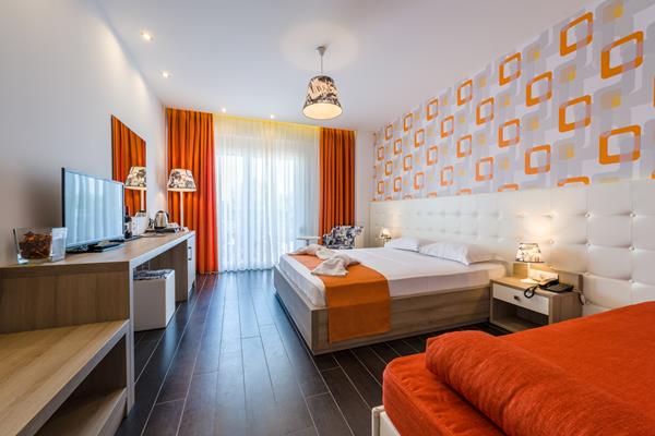 Lagaria Hotel and Suites - pogled na sobu iz drugog ugla.jpg