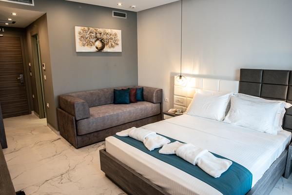 Lagaria Hotel and Suites - pogled na sobu.jpg