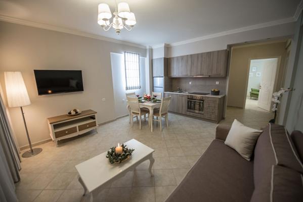 Lefkadio Suites - dnevnotrepezarijski boravak.jpg