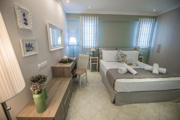 Lefkadio Suites - francuski lezaj hotela.jpg
