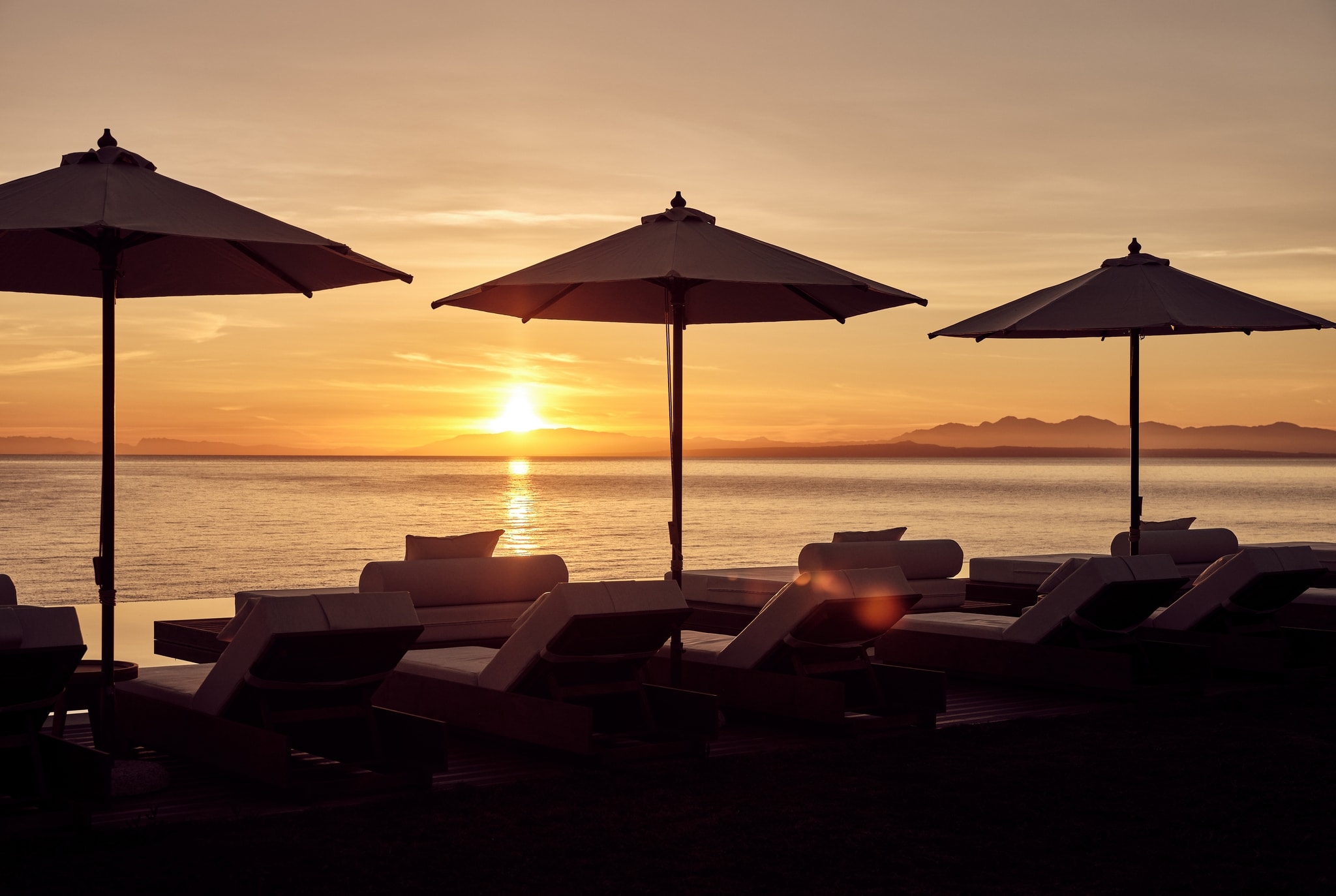 Lesante Blu Exclusive Beach Resort - zalazak sunca sa plaze hotela.jpg