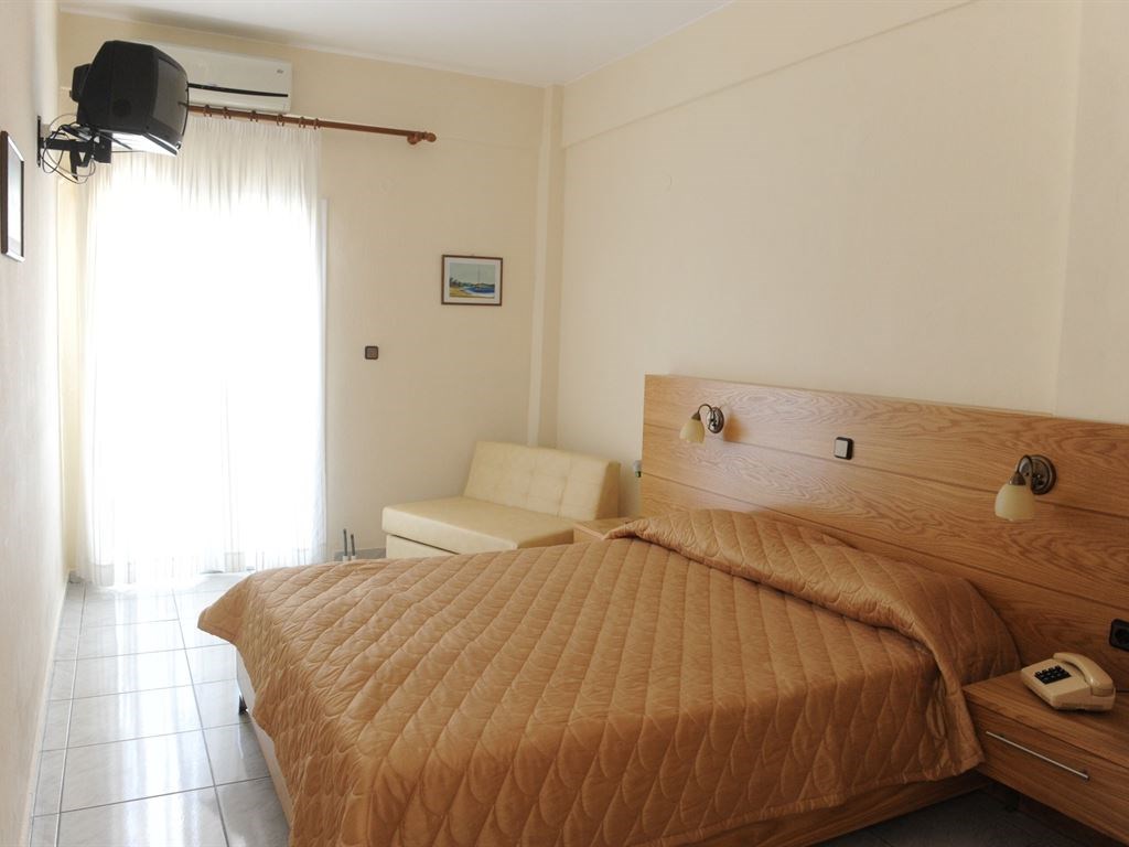Hotel Ammouliani double room 1.jpeg