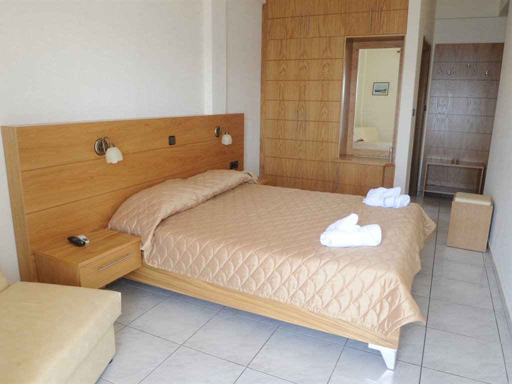 Hotel Ammouliani double room 2.jpeg
