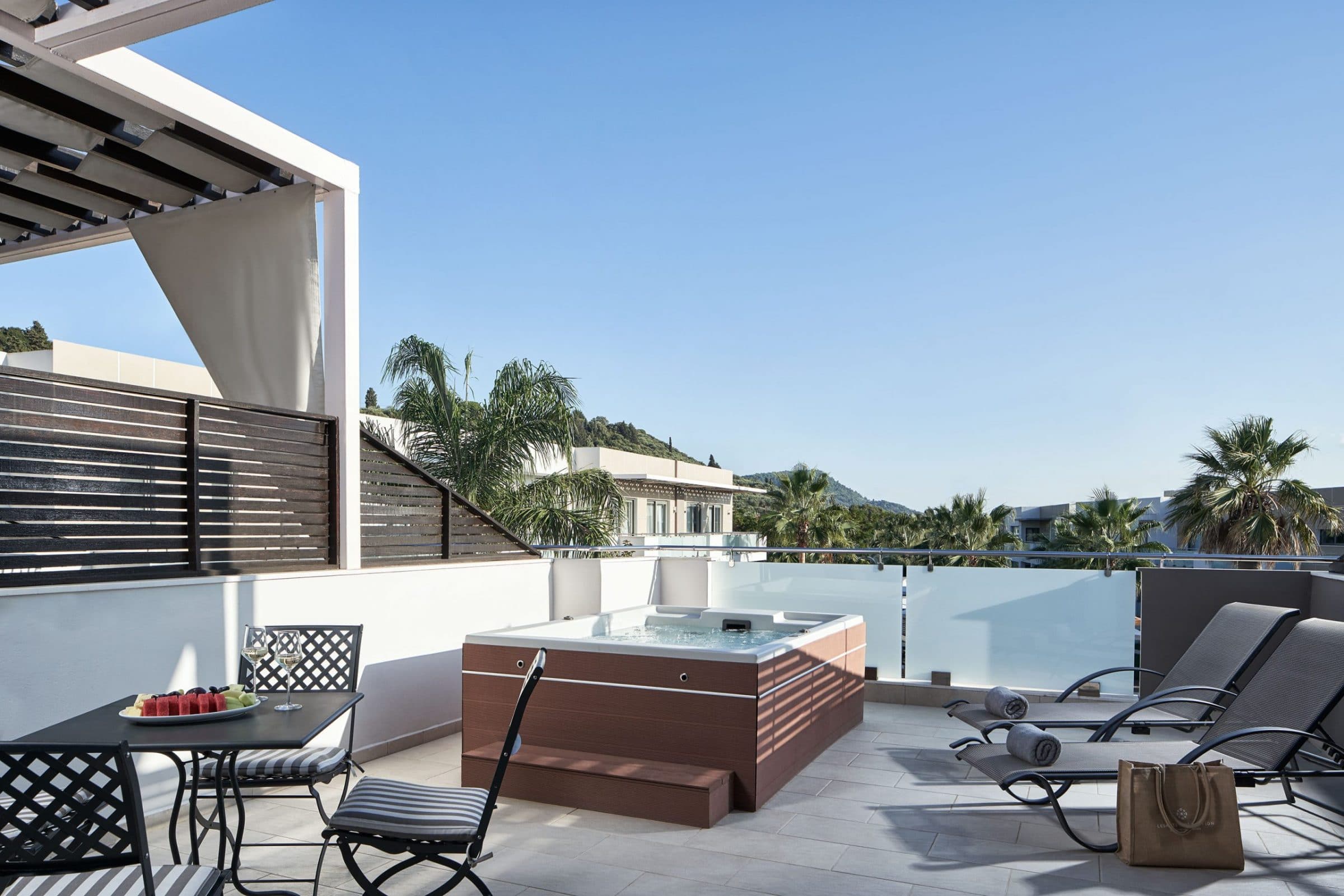 Lesante Classic Luxury Hotel _ Spa - balkon sa privatnim djakuzijem.jpg