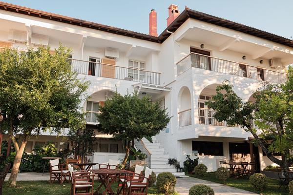 Liotopi hotel - ulaz u objekat.jpg