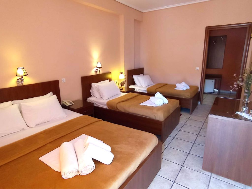 Hotel Lito-Cetvorokrevetna soba.jpg