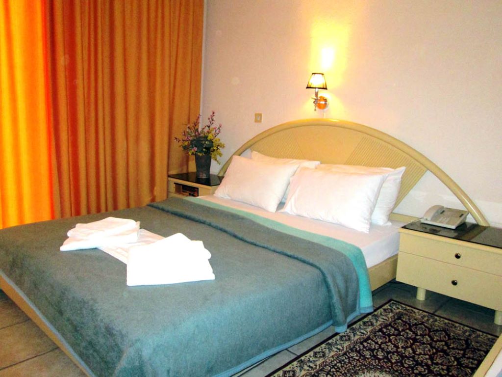 Hotel Lito-Standardna soba.jpg