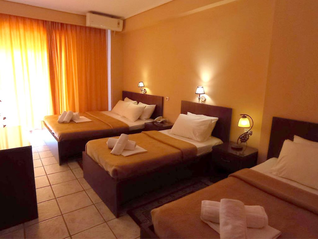 Lito Hotel-Cetvorokrevetna soba.jpg