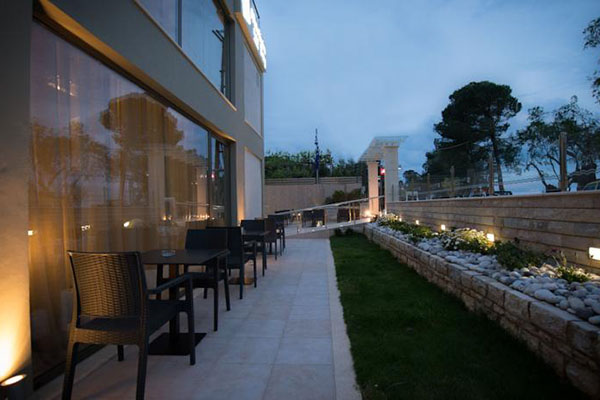 Mantinia Bay Hotel - prostor cafea.jpg