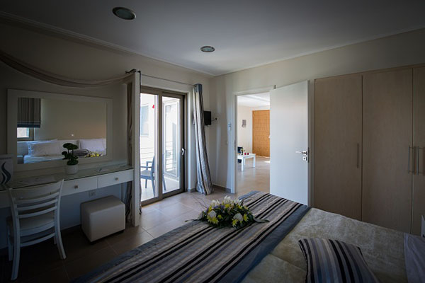 Mantinia Bay Hotel - soba iz drugog ugla.jpg