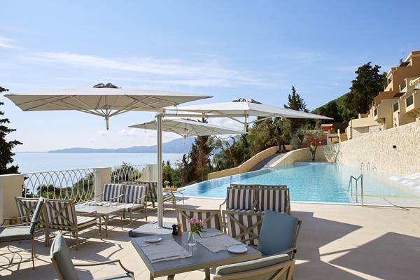 Marbella Nido Hotel - bazen iz drugog ugla.jpg