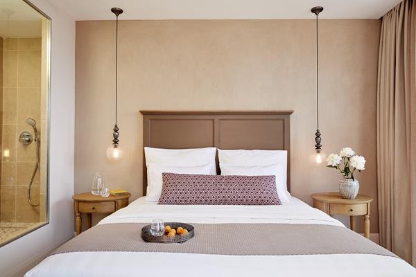 Marbella Nido Hotel - pogled na francuski ležaj.jpg